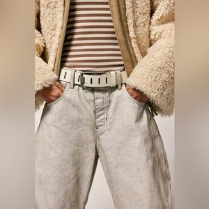 Free People 
We The Free Jona Belt
S/M
NEW WITHOUT TAG
COLOR Distressed Ivory